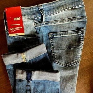 ARIZONA JEANS CUFFED CAPRI PANTS